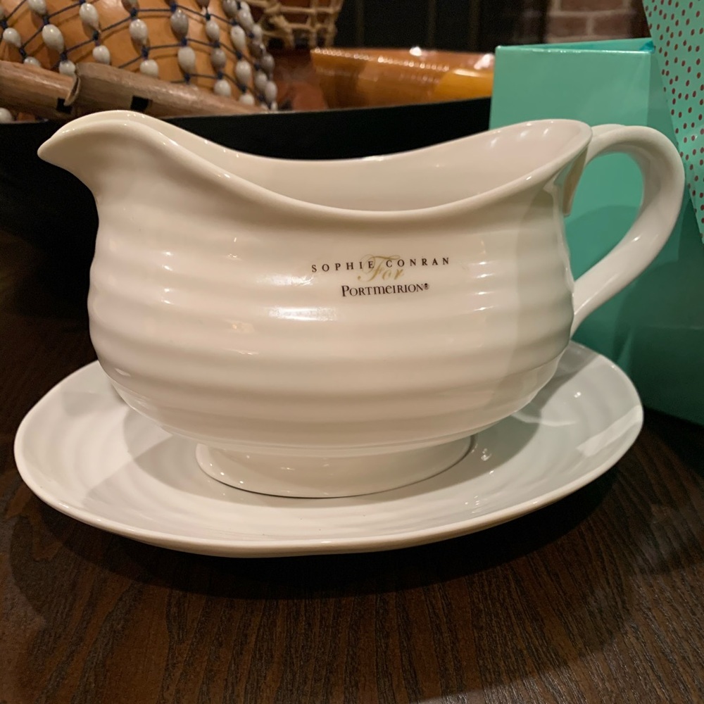 Large 9.5 inch 24oz porcelain gravy boat